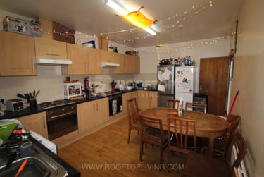 9 bed house, Regent Park Terrace, Rampart Road, Leeds, LS62AX - Image 1