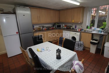6 bed house, Hessle Place, Hyde Park, Leeds, LS61EU - Image 3