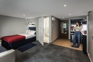 Sapphire Studio at Walnut Gardens, Walnut House, St Davids Hill, Exeter, EX44DH - Image 12