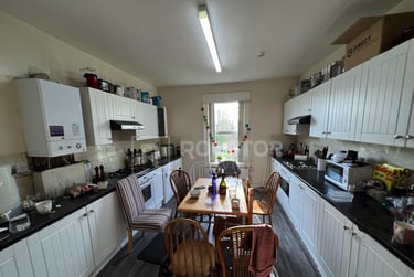 9 bed house, Cardigan Road, Headingley, Leeds, LS63BJ - Image 1
