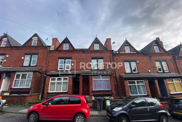 7 bed house, Chestnut Avenue, Hyde Park, Leeds, LS61AZ - Image 2
