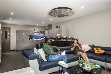 Silver En-suite Serviced Apartment - Image 4