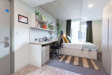 Silver Plus Studio at LIV Student Sheffield, 131 Ecclesall Road, City Centre, Sheffield, S118HY - Image 4