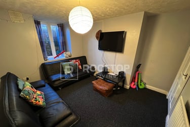 6 bed house, Providence Avenue, Rampart Road, Leeds, LS62HN - Image 3