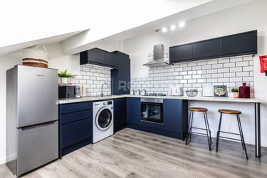2 bed house, Queens Road, Hyde Park, Leeds, LS61HY - Image 2