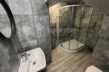 2 bed house, Queens Road, Hyde Park, Leeds, LS61HY - Image 1