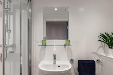 Penthouse 2 Bed Apartment - Image 5