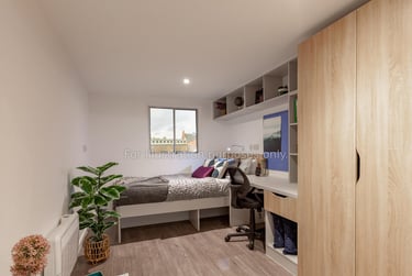 Penthouse 2 Bed Apartment - Image 6