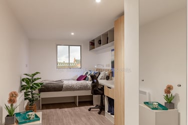 Penthouse 2 Bed Apartment - Image 2