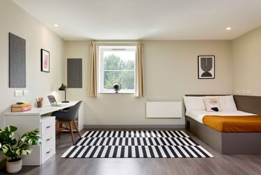 Premium 2 En-suite at Saw Mill, King's Mill Lane, City Centre, Huddersfield, HD13AN - Image 2
