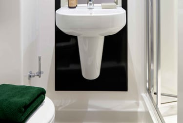 Premium 2 En-suite at Saw Mill, King's Mill Lane, City Centre, Huddersfield, HD13AN - Image 3