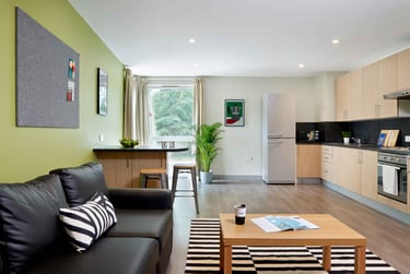 Premium 2 En-suite at Saw Mill, King's Mill Lane, City Centre, Huddersfield, HD13AN - Image 5