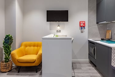 Premium Accessible Studio at Grosvenor House, 141-143 Drury Lane, Covent Garden, London, WC2B5TB - Image 10