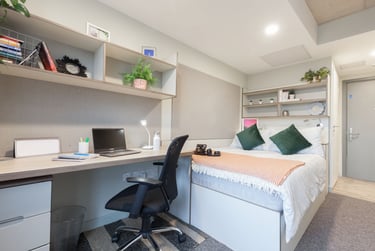 Platinum Plus En-suite at LIV Student Sheffield, 131 Ecclesall Road, City Centre, Sheffield, S118HY - Image 2