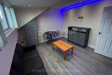 2 bed house, Hyde Park Road, Hyde Park, Leeds, LS61AH - Image 1