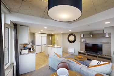 Gold En-suite - Image 16