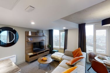 Gold En-suite - Image 17