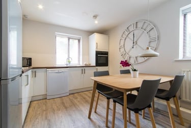 3 bed house, Victoria Court Mews, Hyde Park, Leeds, LS61PD - Image 1