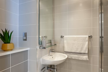 Standard Ensuite at Saltwater Place, Notte Street, The Hoe, Plymouth, PL12RQ - Image 8