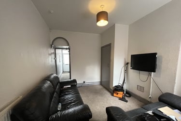 5 bed house, Curzon Street, City Centre, Loughborough, LE113BQ - Image 1
