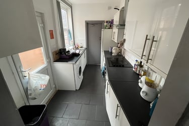 5 bed house, Curzon Street, City Centre, Loughborough, LE113BQ - Image 3