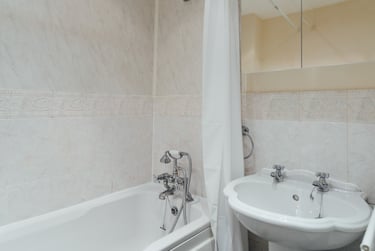 4 bed house, Kingfisher Way, City Centre, Loughborough, LE113NF - Image 13