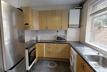 4 bed house, Derby Road, City Centre, Loughborough, LE115AE - Image 1