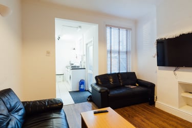 5 bed house, Arthur Street, City Centre, Loughborough, LE113AY - Image 1