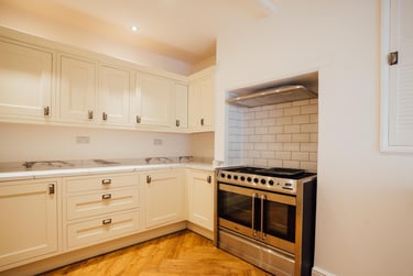 6 bed house, Victoria Street, City Centre, Loughborough, LE112EN - Image 2