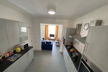 7 bed house, Oystermouth Road, Sandfields, Neath, Swansea, SA13UH - Image 1