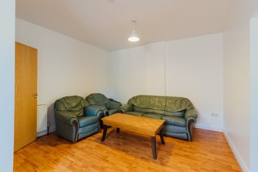 5 bed house, Oaklands Avenue, City Centre, Loughborough, LE113JF - Image 1