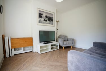 3 bed house, Oaklands Avenue, City Centre, Loughborough, LE113JF - Image 1