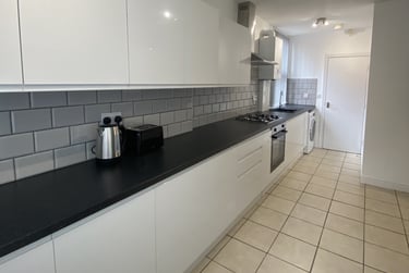 5 bed house, Forest Road, City Centre, Loughborough, LE113NP - Image 2