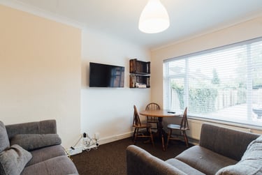 4 bed house, York Road, City Centre, Loughborough, LE113DA - Image 1