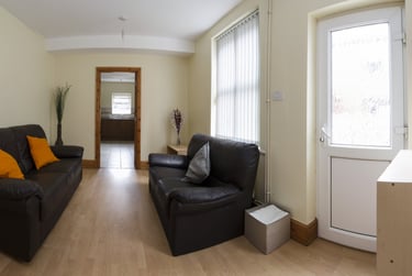 5 bed house, Storer Road, City Centre, Loughborough, LE115EQ - Image 1