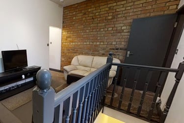 3 bed house, The Rushes, City Centre, Loughborough, LE115BE - Image 2