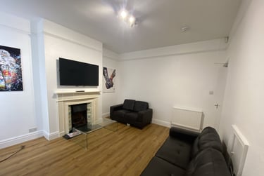 5 bed house, Forest Road, City Centre, Loughborough, LE113NP - Image 1
