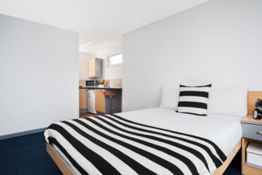 Premium One Bedroom Flat - Image 1