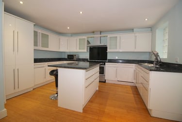 6 bed house, Goldfinch Close, City Centre, Loughborough, LE113HG - Image 3