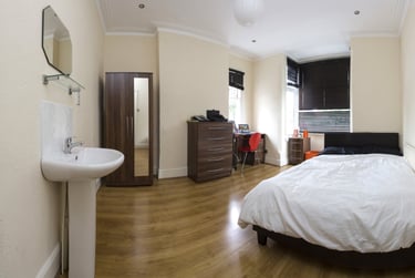 5 bed house, Storer Road, City Centre, Loughborough, LE115EH - Image 2