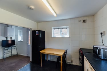 3 bed house, Sharpley Road, City Centre, Loughborough, LE114PL - Image 2