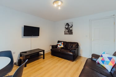 4 bed house, Goods Yard Close, City Centre, Loughborough, LE115EB - Image 1