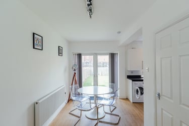 5 bed house, Goods Yard Close, City Centre, Loughborough, LE115EB - Image 1