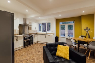 6 bed house, Forest Road, City Centre, Loughborough, LE113HS - Image 1