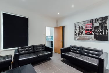 4 bed house, Station Street, City Centre, Loughborough, LE115EG - Image 1