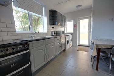 5 bed house, Kepier Crescent, Gilesgate, Durham, DH11PQ - Image 2