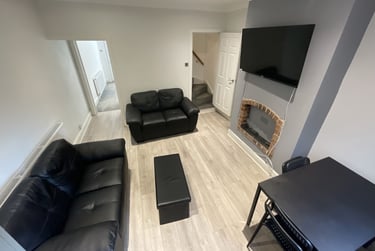 4 bed house, Paget Street, City Centre, Loughborough, LE115DS - Image 1