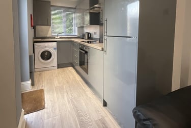 4 bed house, Paget Street, City Centre, Loughborough, LE115DS - Image 2