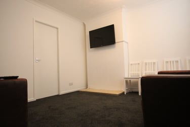 4 bed house, Wakenshaw Road, Gilesgate, Durham, DH11EW - Image 3
