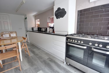 6 bed house, Ferens Close, Claypath, Durham, DH11JX - Image 2